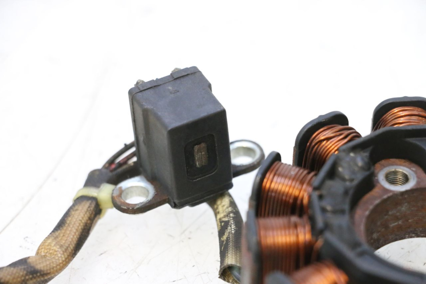 photo de ROTOR STATOR PIAGGIO ZIP 4T 50 (2018 - 2020) - Details der Befestigungspunkte