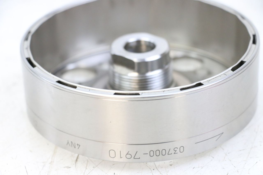 photo de LÄUFER  SUZUKI GSR 750 (2011 - 2017) - Detailansicht des Bauteils