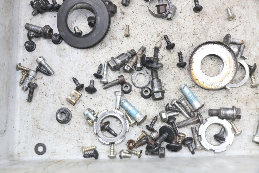 photo de SCHRAUBEN YAMAHA AEROX NAKED 2T 50 (2013 - 2017) - Zoom auf Gebrauchszustand