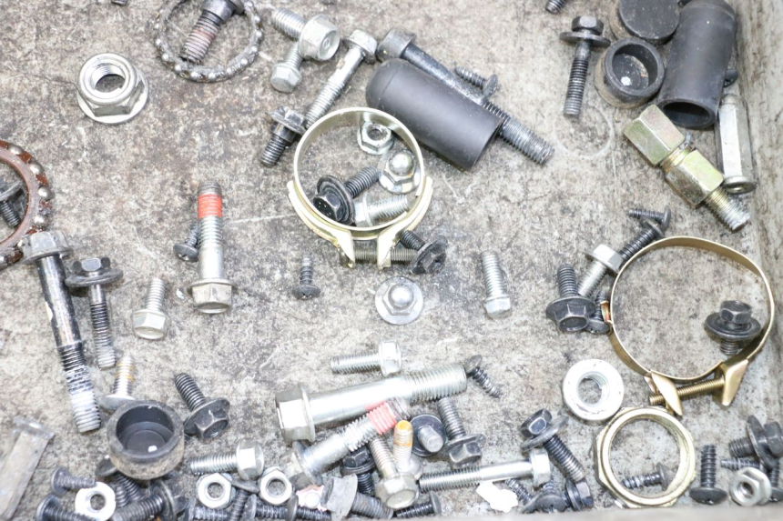 photo de SCHRAUBENBEUTEL KYMCO AGILITY 4T 50 (2018 - 2022) - Zoom auf Gebrauchszustand