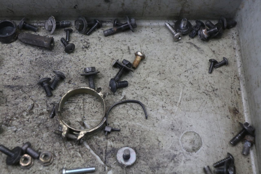 photo de SCHRAUBEN KYMCO AGILITY CARRY 50 (2011 - 2020) - Zoom auf Gebrauchszustand