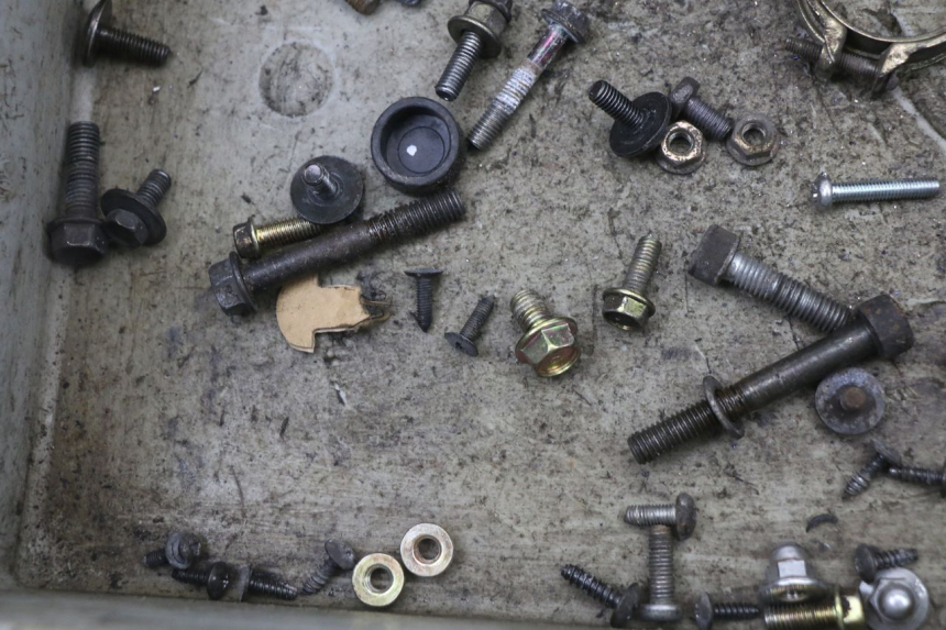 photo de SCHRAUBEN KYMCO AGILITY CARRY 50 (2011 - 2020) - Alternative Perspektive