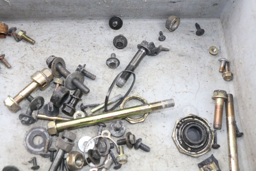 photo de SCHRAUBEN KYMCO AGILITY FR 2T 50 (2012 - 2017) - Zoom auf Gebrauchszustand