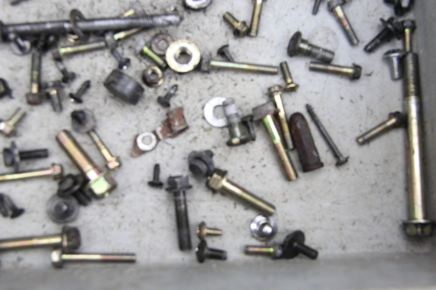 photo de SCHRAUBEN KYMCO AGILITY FR 2T 50 (2012 - 2017) - Zoom auf Gebrauchszustand