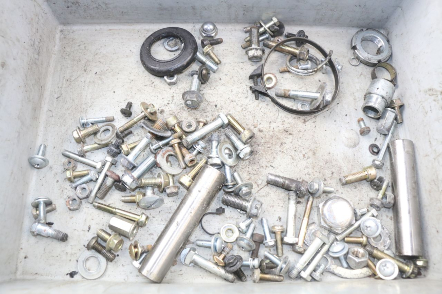 photo de SCHRAUBEN HYOSUNG AQUILA GV 125 (2009 - 2016) - Hauptansicht