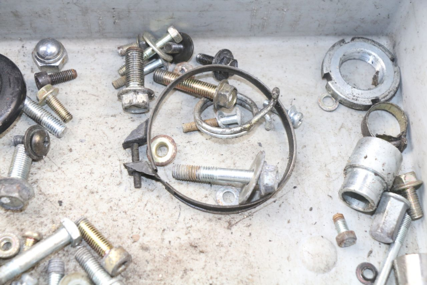 photo de SCHRAUBEN HYOSUNG AQUILA GV 125 (2009 - 2016) - Alternative Perspektive