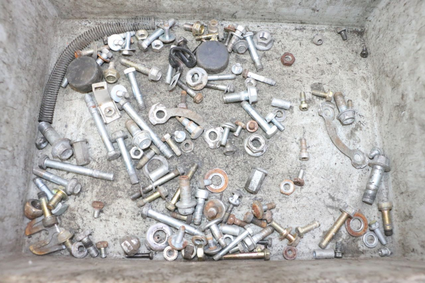 photo de SCHRAUBEN HYOSUNG GV AQUILA 125 (2000 - 2009) - Hauptansicht