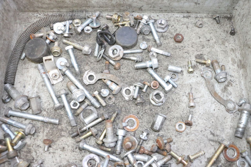 photo de SCHRAUBEN HYOSUNG GV AQUILA 125 (2000 - 2009) - Detailansicht des Bauteils