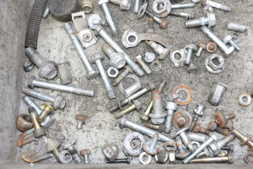 photo de SCHRAUBEN HYOSUNG GV AQUILA 125 (2000 - 2009) - Zoom auf Gebrauchszustand