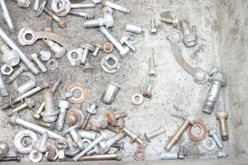 photo de SCHRAUBEN HYOSUNG GV AQUILA 125 (2000 - 2009) - Alternative Perspektive