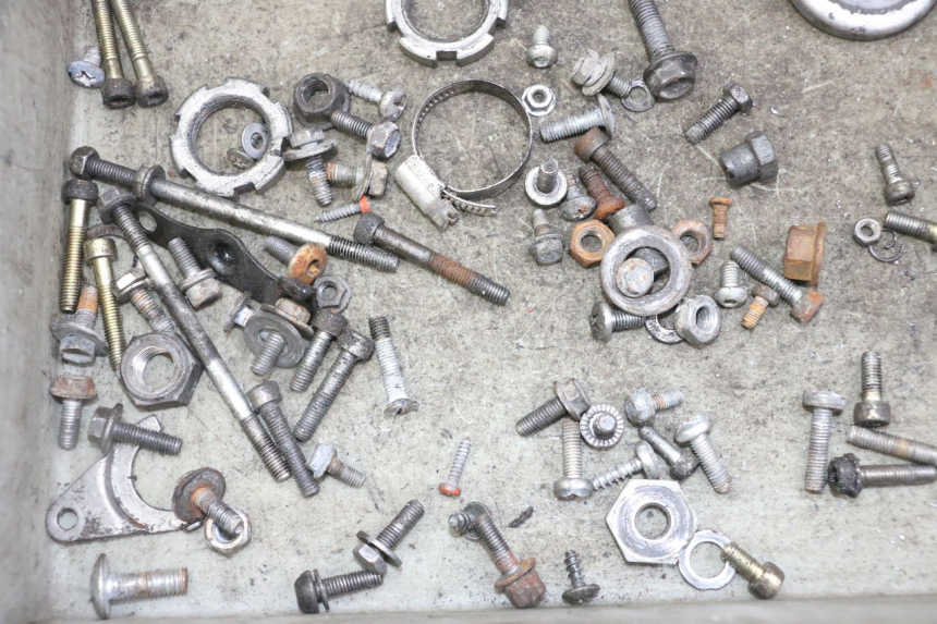 photo de SCHRAUBENBEUTEL MBK BOOSTER SPIRIT NAKED 50 (2004 - 2017) - Zoom auf Gebrauchszustand