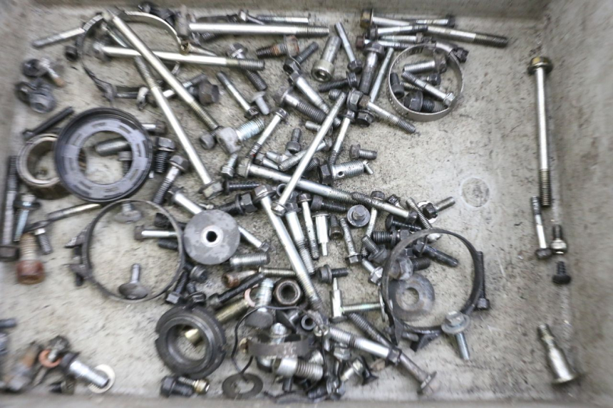 photo de SCHRAUBEN SUZUKI BURGMAN EXECUTIVE ABS 650 (2006 - 2012) - Detailansicht des Bauteils