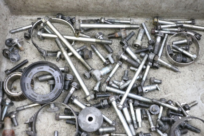 photo de SCHRAUBEN SUZUKI BURGMAN EXECUTIVE ABS 650 (2006 - 2012) - Zoom auf Gebrauchszustand