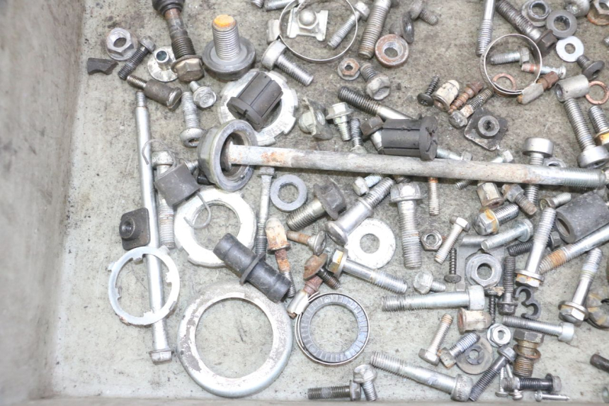 photo de SCHRAUBENBEUTEL HONDA CBF 500 (2004 - 2007) - Zoom auf Gebrauchszustand