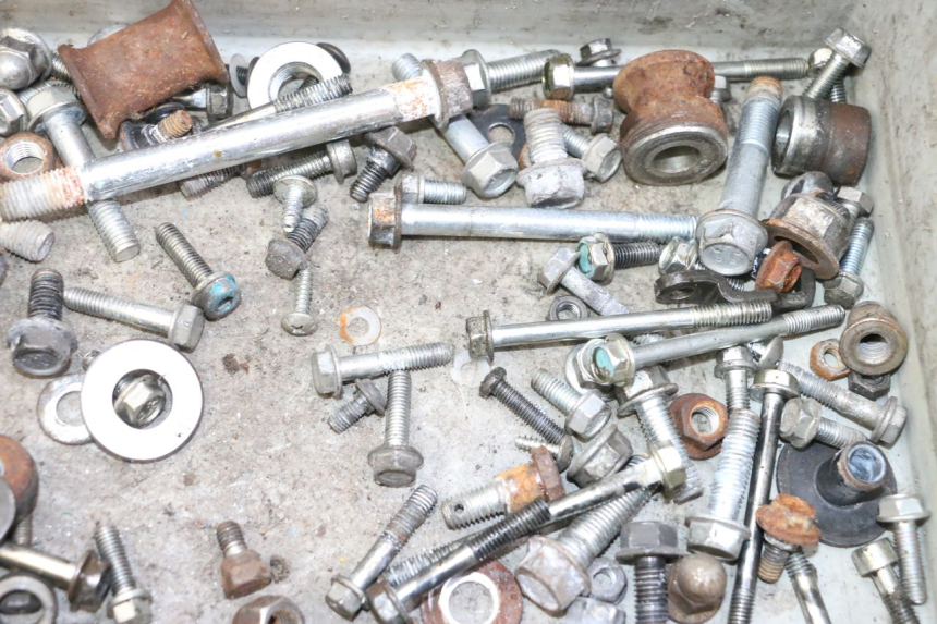 photo de SCHRAUBEN HONDA CBF 125 (2009 - 2015) - Technische Nahaufnahme