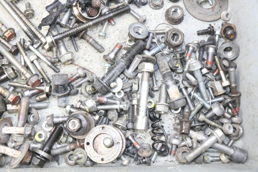 photo de SCHRAUBEN HONDA CBRF CBR-F PC41 600 (2011 - 2013) - Zoom auf Gebrauchszustand