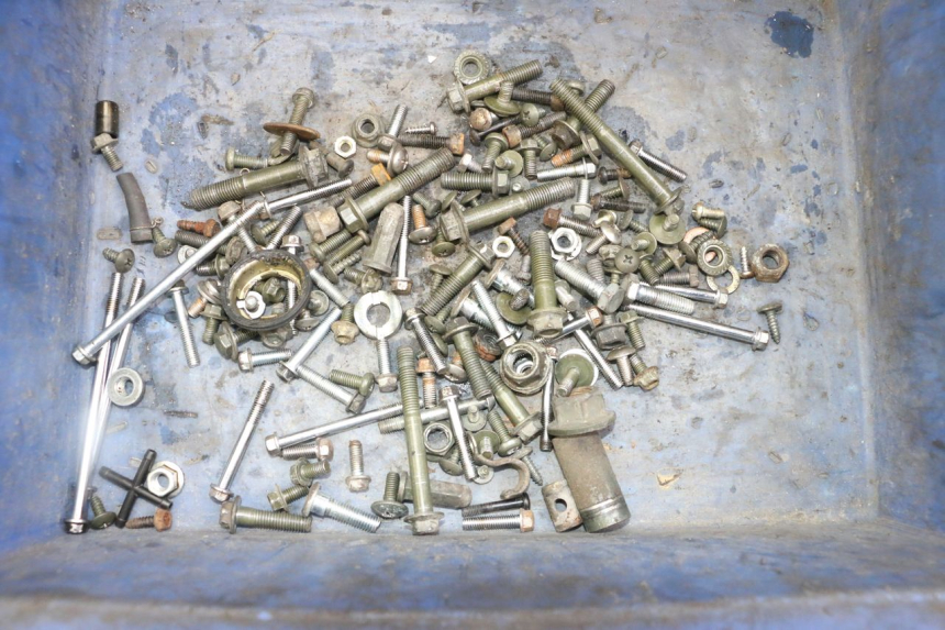 photo de SCHRAUBEN DAELIM BESBI 125 (2007 - 2008) - Hauptansicht