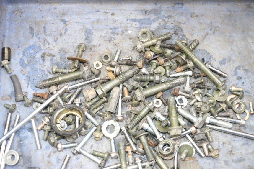 photo de SCHRAUBEN DAELIM BESBI 125 (2007 - 2008) - Detailansicht des Bauteils