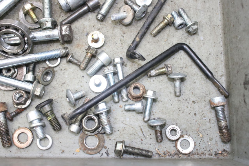 photo de SCHRAUBENBEUTEL XTRM FACTORY DIRTBIKE BSE 150 - Zoom auf Gebrauchszustand