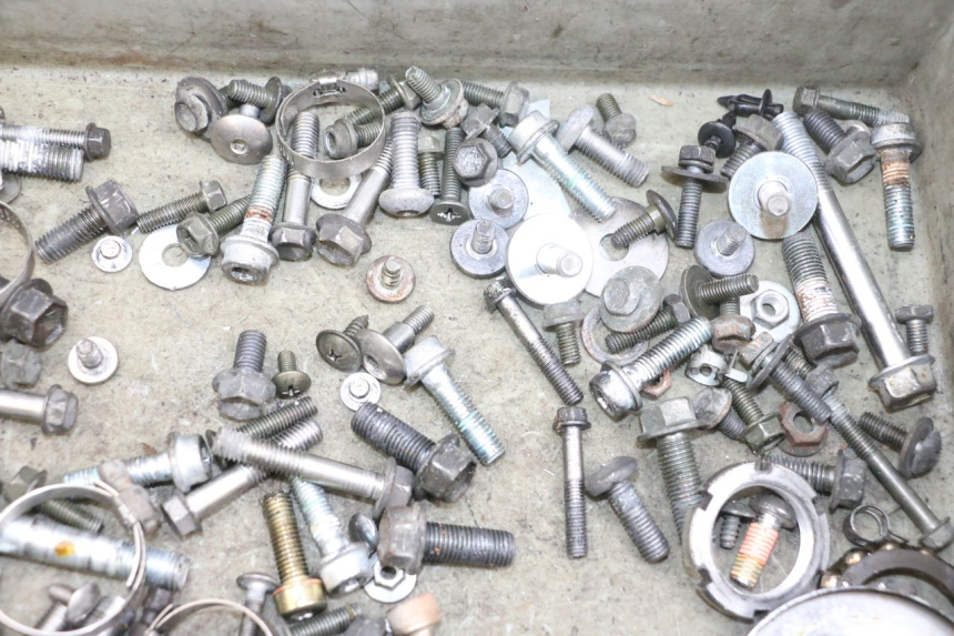 photo de SCHRAUBEN SUZUKI DL V STROM 1000 (2002 - 2007) - Gesamtansicht des Produkts