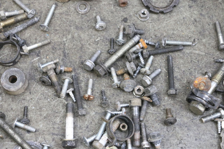 photo de SCHRAUBEN PEUGEOT ELYSEO 125 (1999 - 2004) - Detailansicht des Bauteils