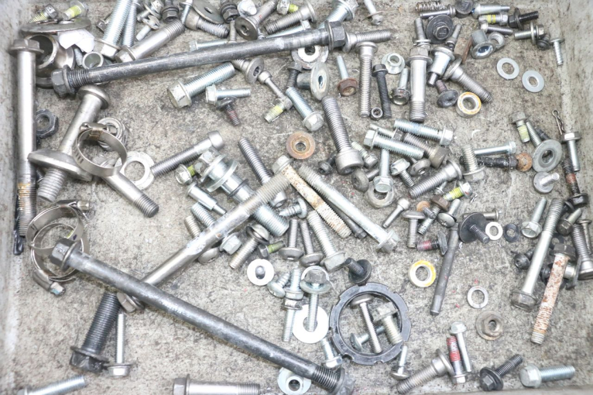 photo de SCHRAUBEN KAWASAKI ER-6 ER6 N 650 (2012 - 2016) - Zoom auf Gebrauchszustand