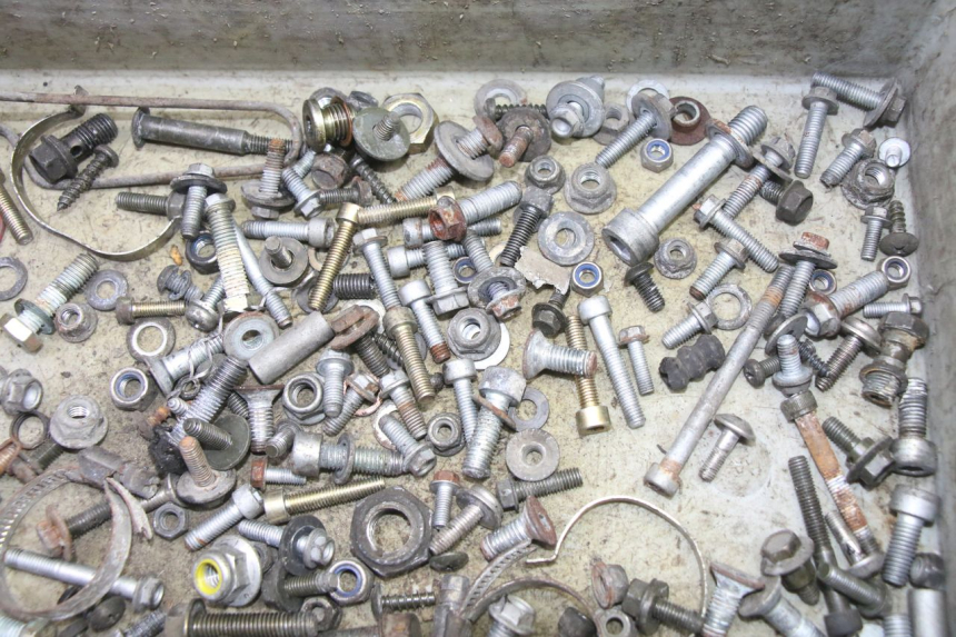 photo de SCHRAUBENSET APRILIA ETX 125 (1998 - 2002) - Zoom auf Gebrauchszustand