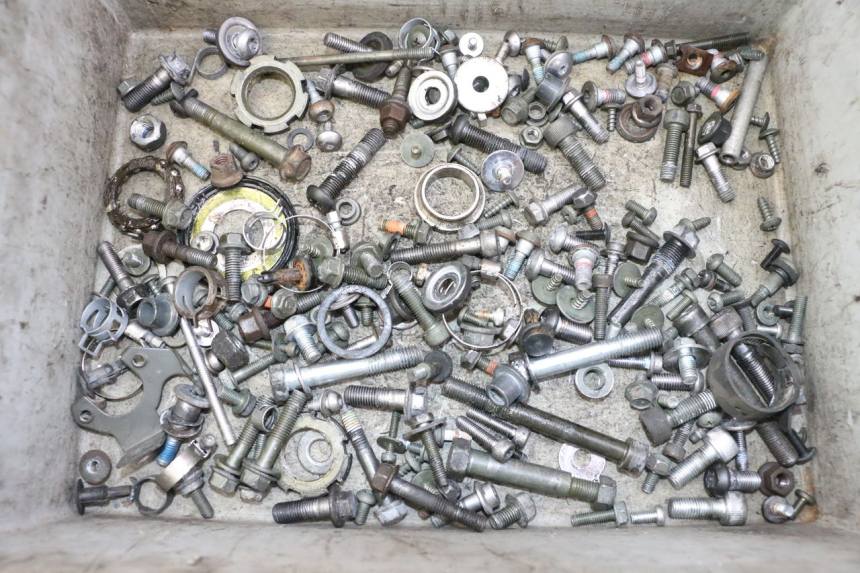 photo de SCHRAUBEN YAMAHA FZ6 FAZER S2 600 (2007 - 2011) - Hauptansicht