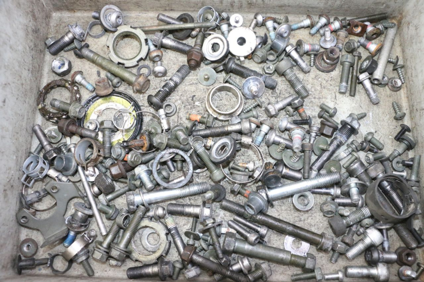 photo de SCHRAUBEN YAMAHA FZ6 FAZER S2 600 (2007 - 2011) - Detailansicht des Bauteils