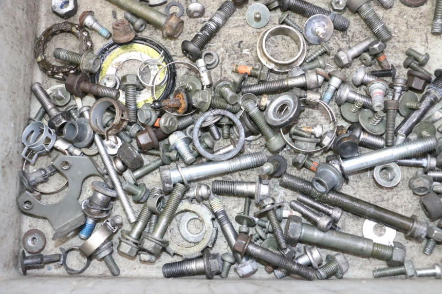 photo de SCHRAUBEN YAMAHA FZ6 FAZER S2 600 (2007 - 2011) - Zoom auf Gebrauchszustand