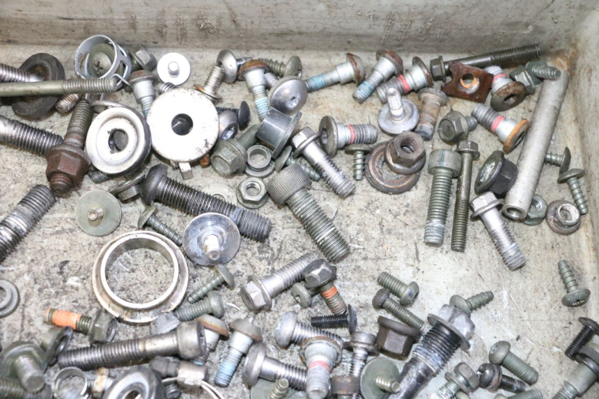 photo de SCHRAUBEN YAMAHA FZ6 FAZER S2 600 (2007 - 2011) - Alternative Perspektive