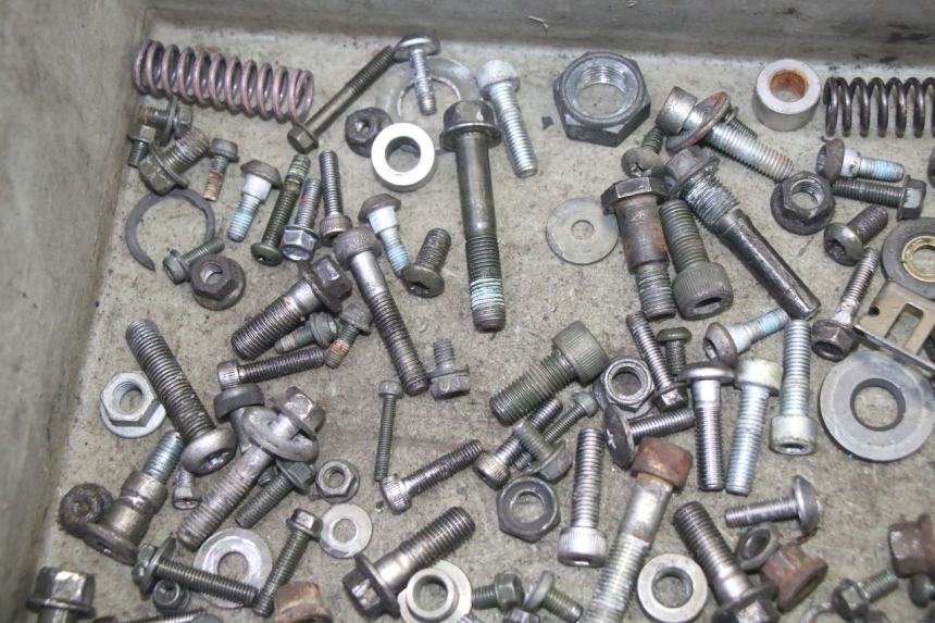 photo de SCHRAUBENSET YAMAHA FZ6 N FAZER 600 (2004 - 2006) - Detailansicht des Bauteils