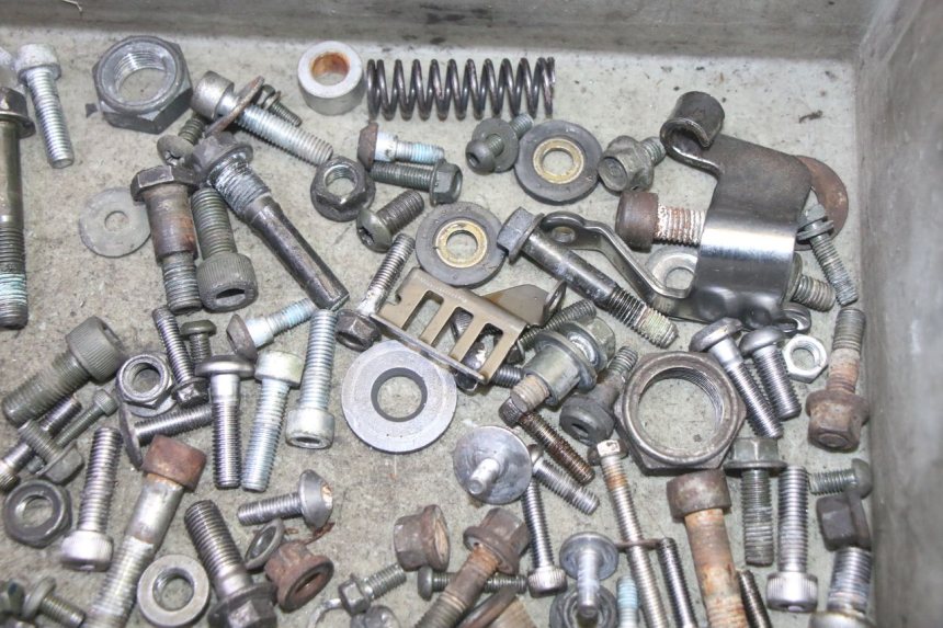 photo de SCHRAUBENSET YAMAHA FZ6 N FAZER 600 (2004 - 2006) - Zoom auf Gebrauchszustand