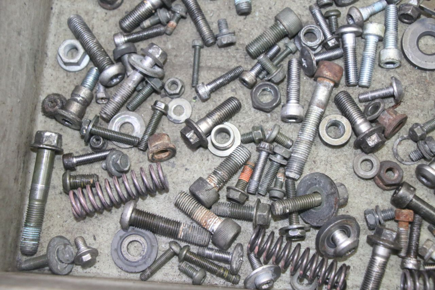 photo de SCHRAUBENSET YAMAHA FZ6 N FAZER 600 (2004 - 2006) - Alternative Perspektive