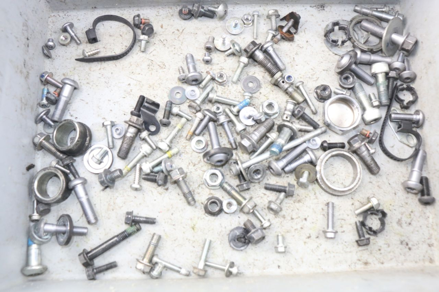 photo de SCHRAUBEN YAMAHA FZ8 800 (2010 - 2016) - Detailansicht des Bauteils