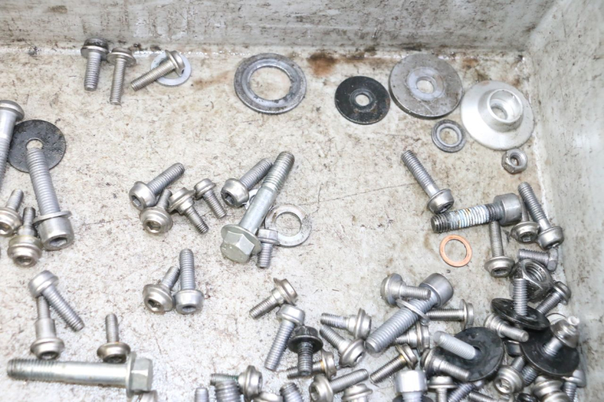 photo de SCHRAUBEN BMW G310 R 310 (2016 - 2020) - Alternative Perspektive