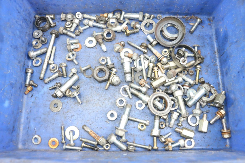 photo de SCHRAUBEN HYOSUNG GF 125 (2001 - 2005) - Hauptansicht