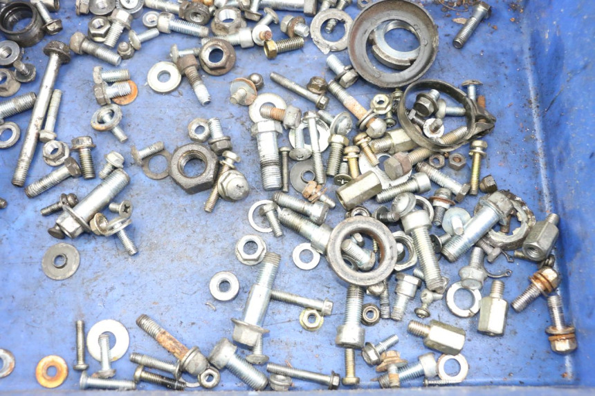 photo de SCHRAUBEN HYOSUNG GF 125 (2001 - 2005) - Detailansicht des Bauteils