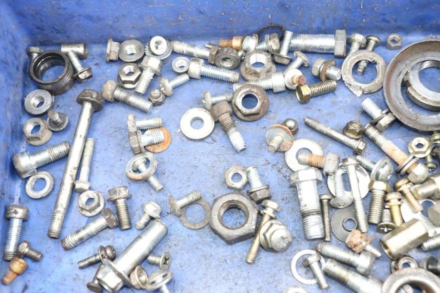 photo de SCHRAUBEN HYOSUNG GF 125 (2001 - 2005) - Zoom auf Gebrauchszustand