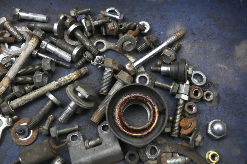 photo de SCHRAUBEN SUZUKI GN 125 (1997 - 2000) - Zoom auf Gebrauchszustand