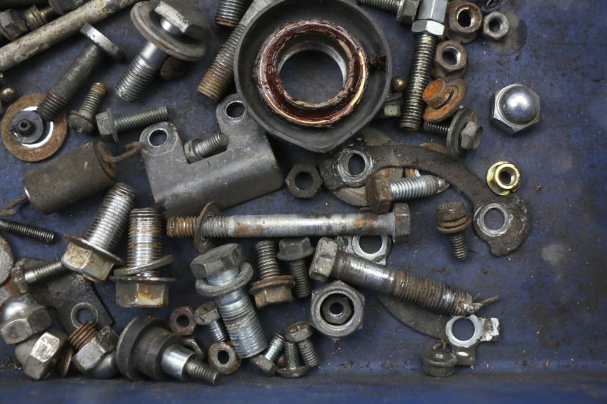 photo de SCHRAUBEN SUZUKI GN 125 (1997 - 2000) - Technische Nahaufnahme