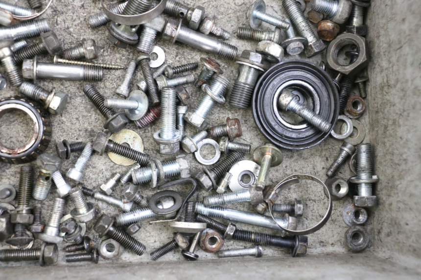 photo de SCHRAUBEN KAWASAKI GPZ RX 1000 (1986 - 1988) - Technische Nahaufnahme