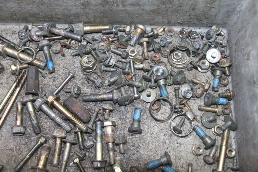 photo de SCHRAUBEN KYMCO GRAND DINK 125 (2008 - 2014) - Zoom auf Gebrauchszustand