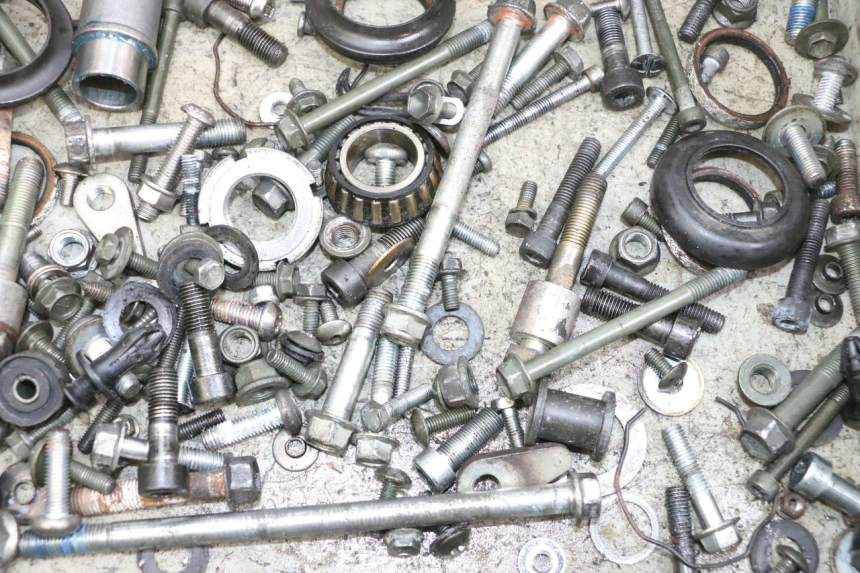 photo de SCHRAUBEN SUZUKI GSF N BANDIT 600 (1996 - 1999) - Detailansicht des Bauteils