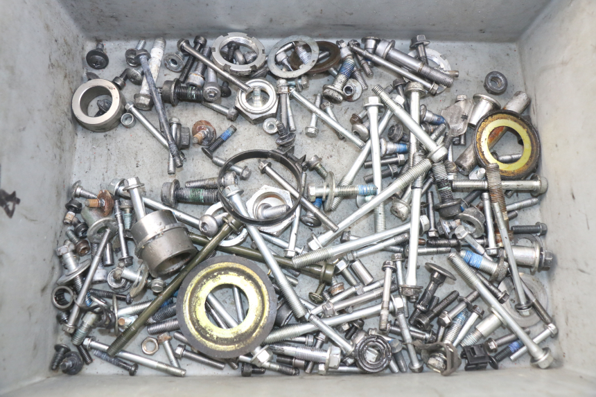 photo de SCHRAUBEN SUZUKI GSR 600 (2005 - 2012) - Hauptansicht