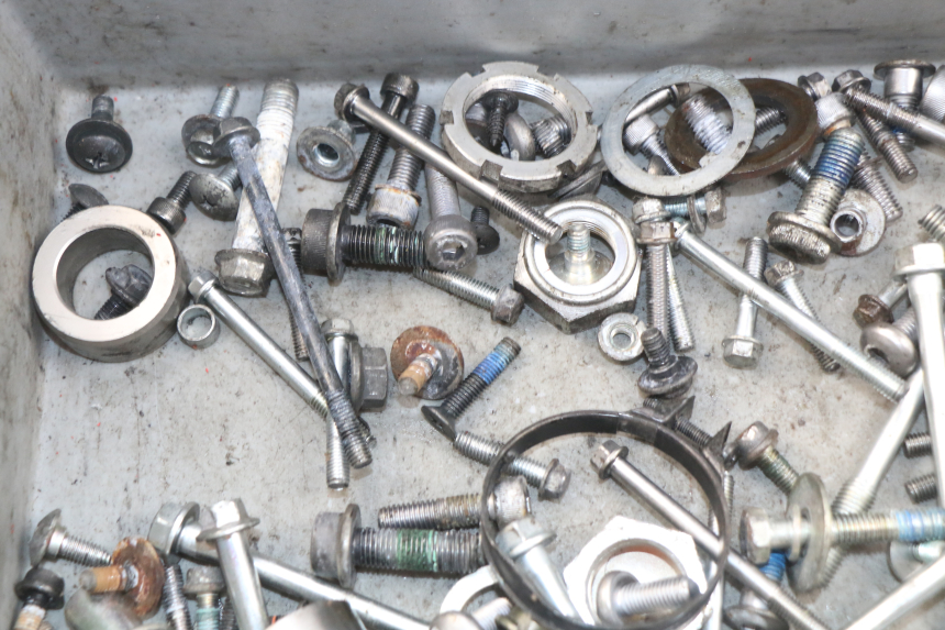 photo de SCHRAUBEN SUZUKI GSR 600 (2005 - 2012) - Detailansicht des Bauteils