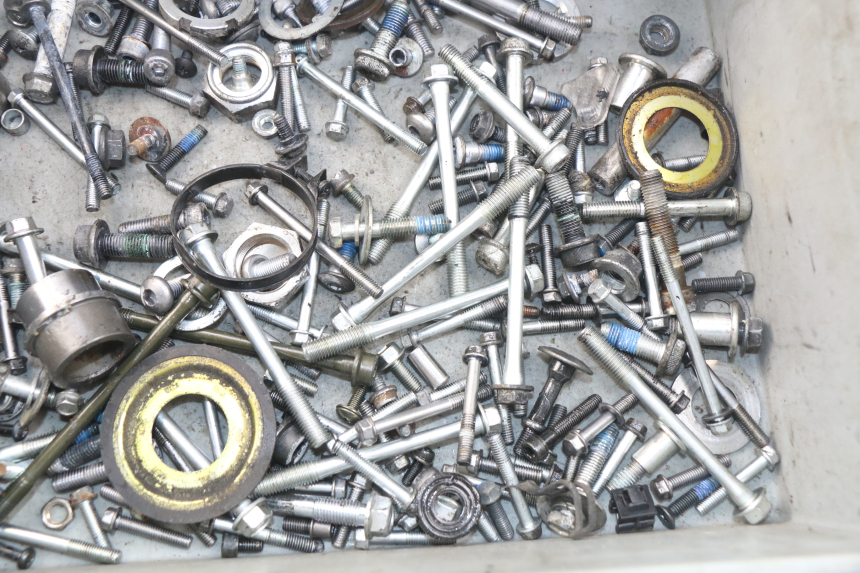 photo de SCHRAUBEN SUZUKI GSR 600 (2005 - 2012) - Alternative Perspektive