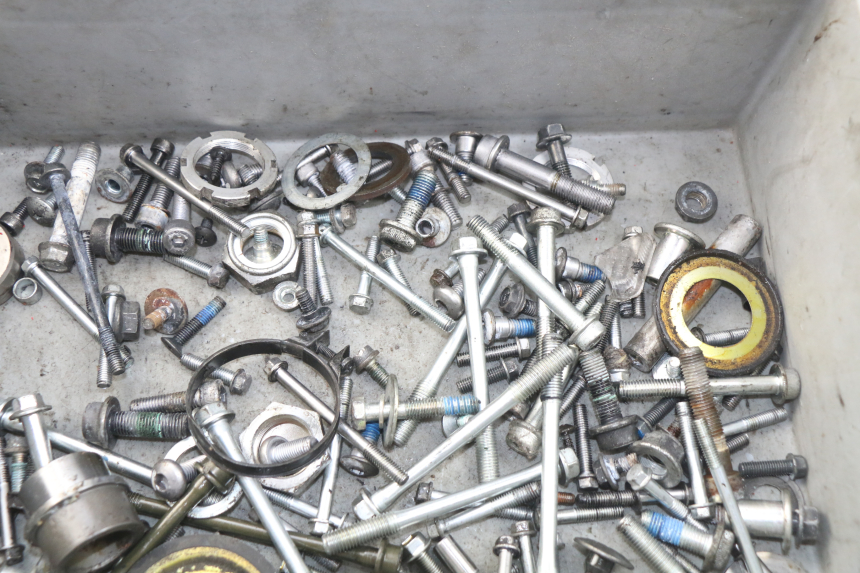 photo de SCHRAUBEN SUZUKI GSR 600 (2005 - 2012) - Technische Nahaufnahme