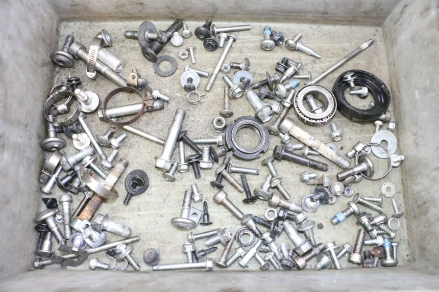 photo de SCHRAUBEN SUZUKI GSR 750 (2011 - 2017) - Hauptansicht