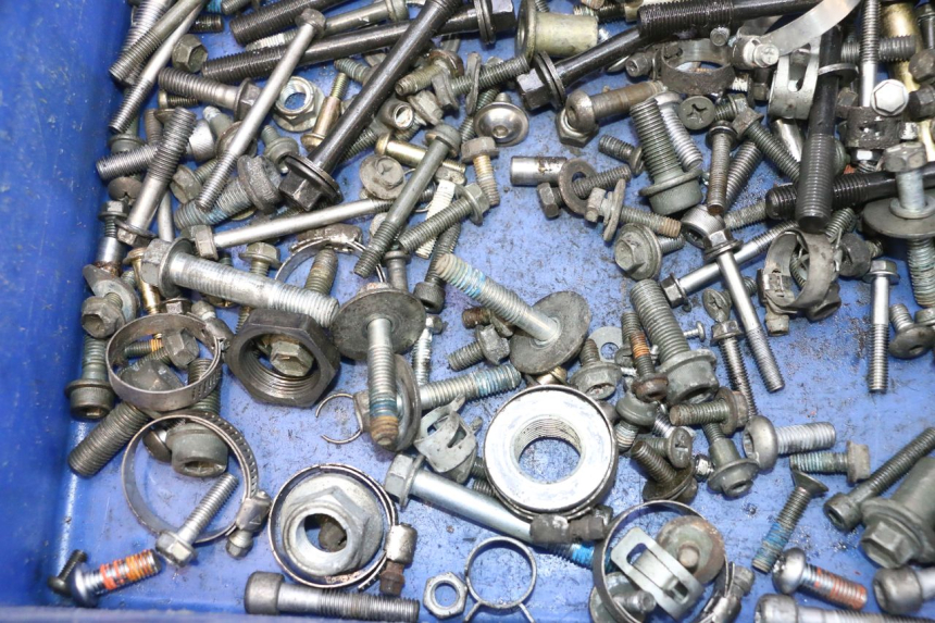 photo de SCHRAUBEN SUZUKI GSR 600 (2005 - 2012) - Technische Nahaufnahme